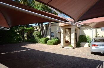Norscot Manor Guest Lodge Sandton Exterior photo