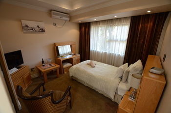 Norscot Manor Guest Lodge Sandton Exterior photo